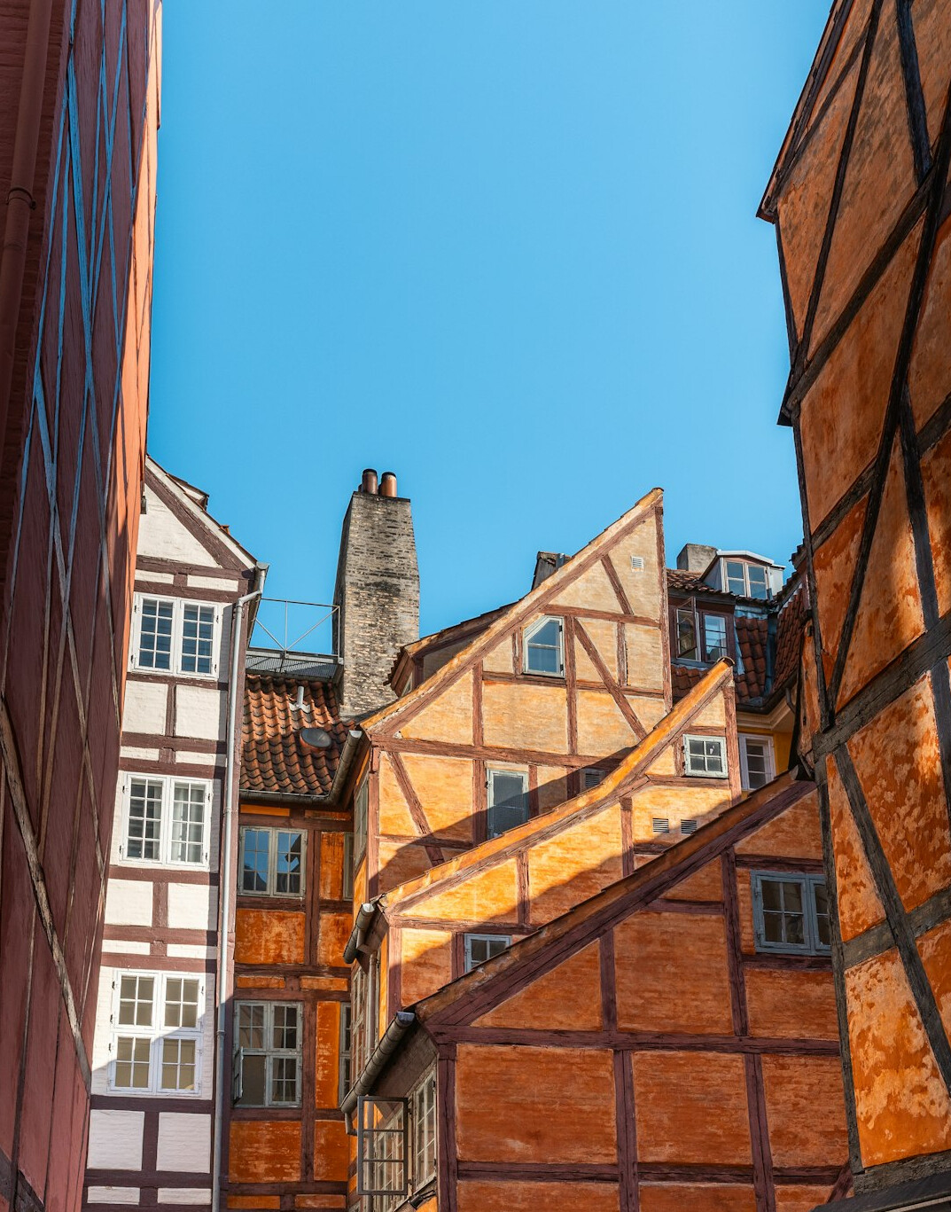 quiet copenhagen alleyway